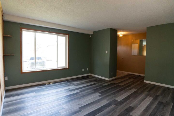 Property Photo:  10012 79 Avenue  AB T8V 4E8 