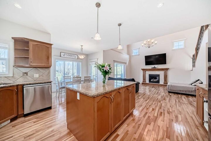 Photo de la propriété: 832 Coopers Square SW AB T4B 0G5