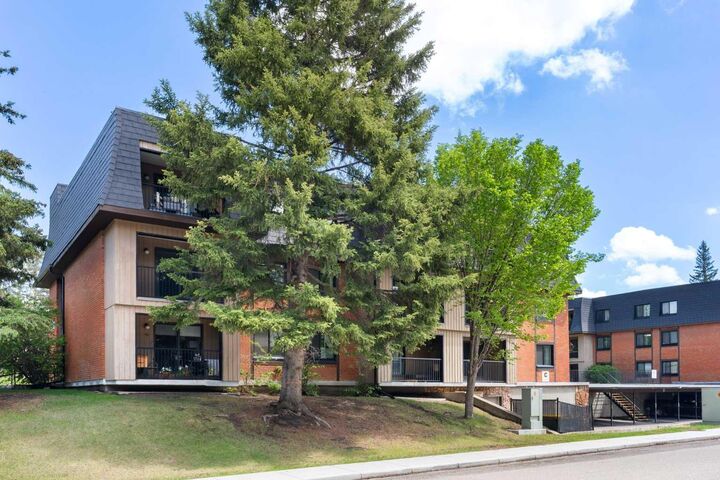 Property Photo:  4001C 49 Street NW 3101  AB T3A 2C9 