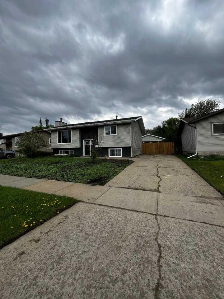 Property Photo:  2307 47 Avenue  SK S9V 1L2 