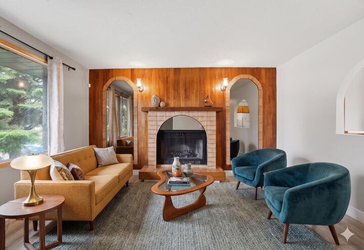 Property Photo:  1 Hallgren Avenue  AB T4N 6P1 