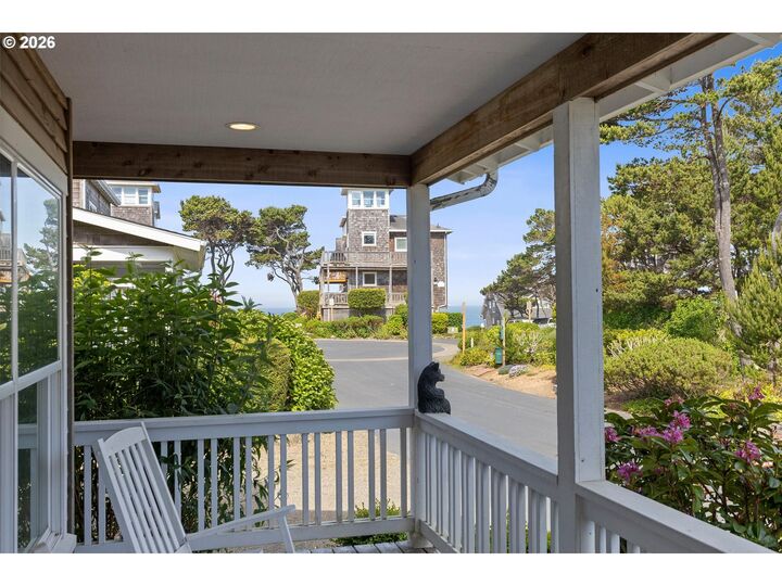 Property Photo:  350 Bella Beach Dr  OR 97341 