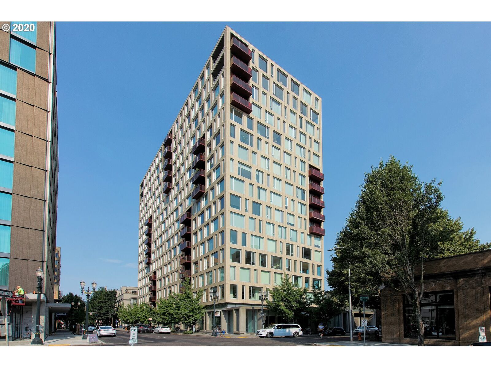 Property Photo:  937 NW Glisan St 732  OR 97209 