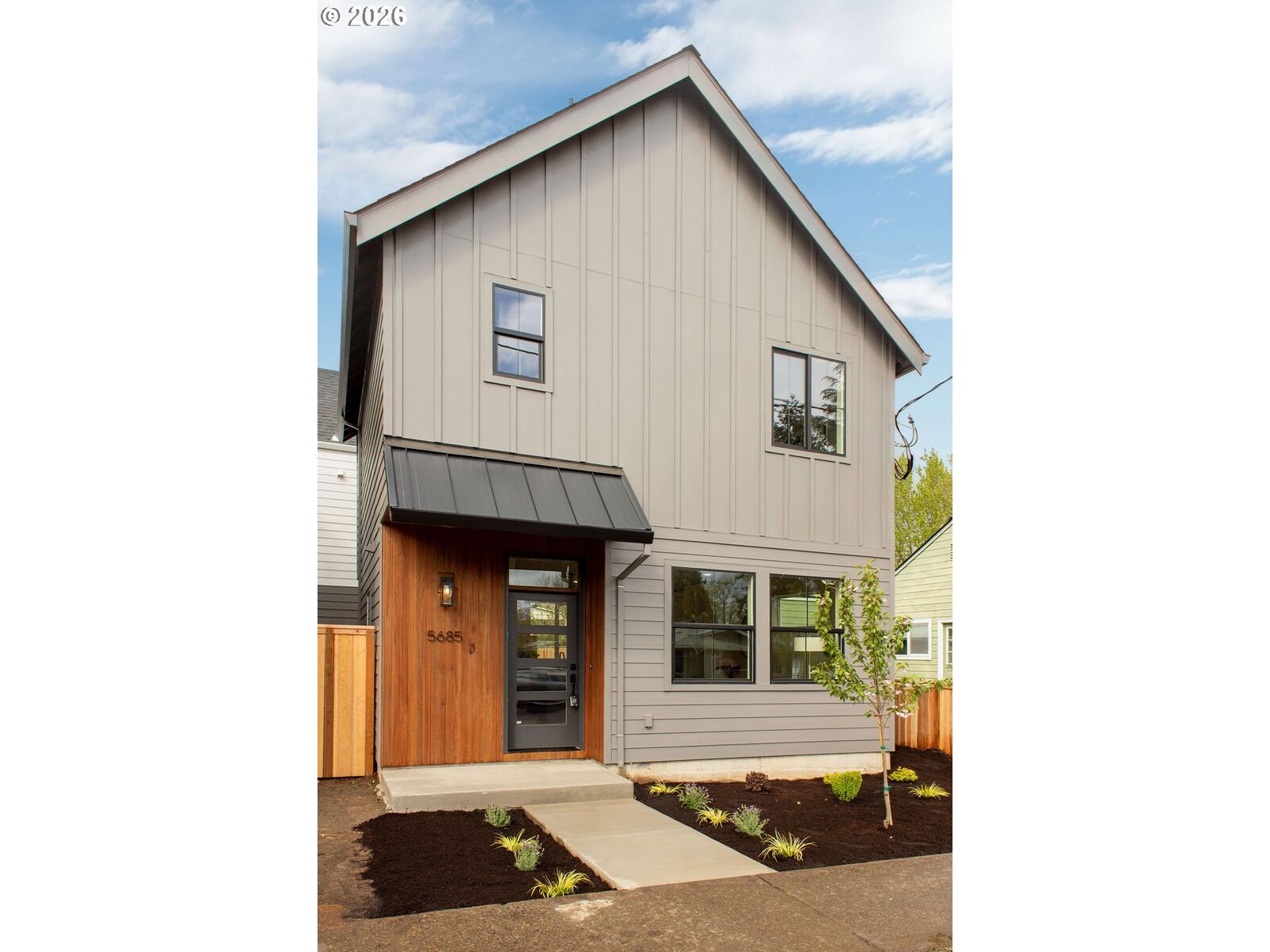 Property Photo: 5685 SE 60th St OR 97206