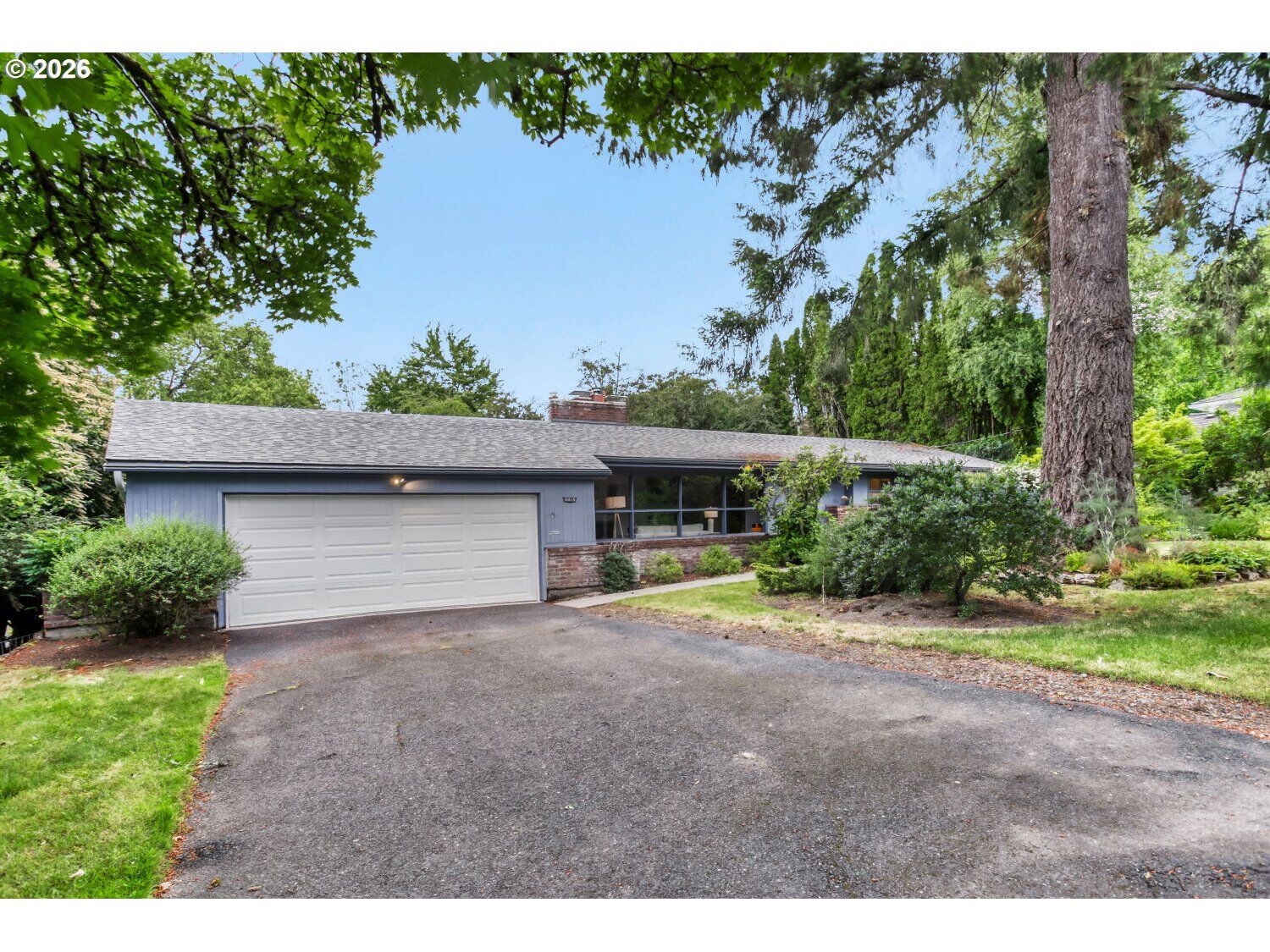Property Photo:  8015 SW Fairway Dr  OR 97225 