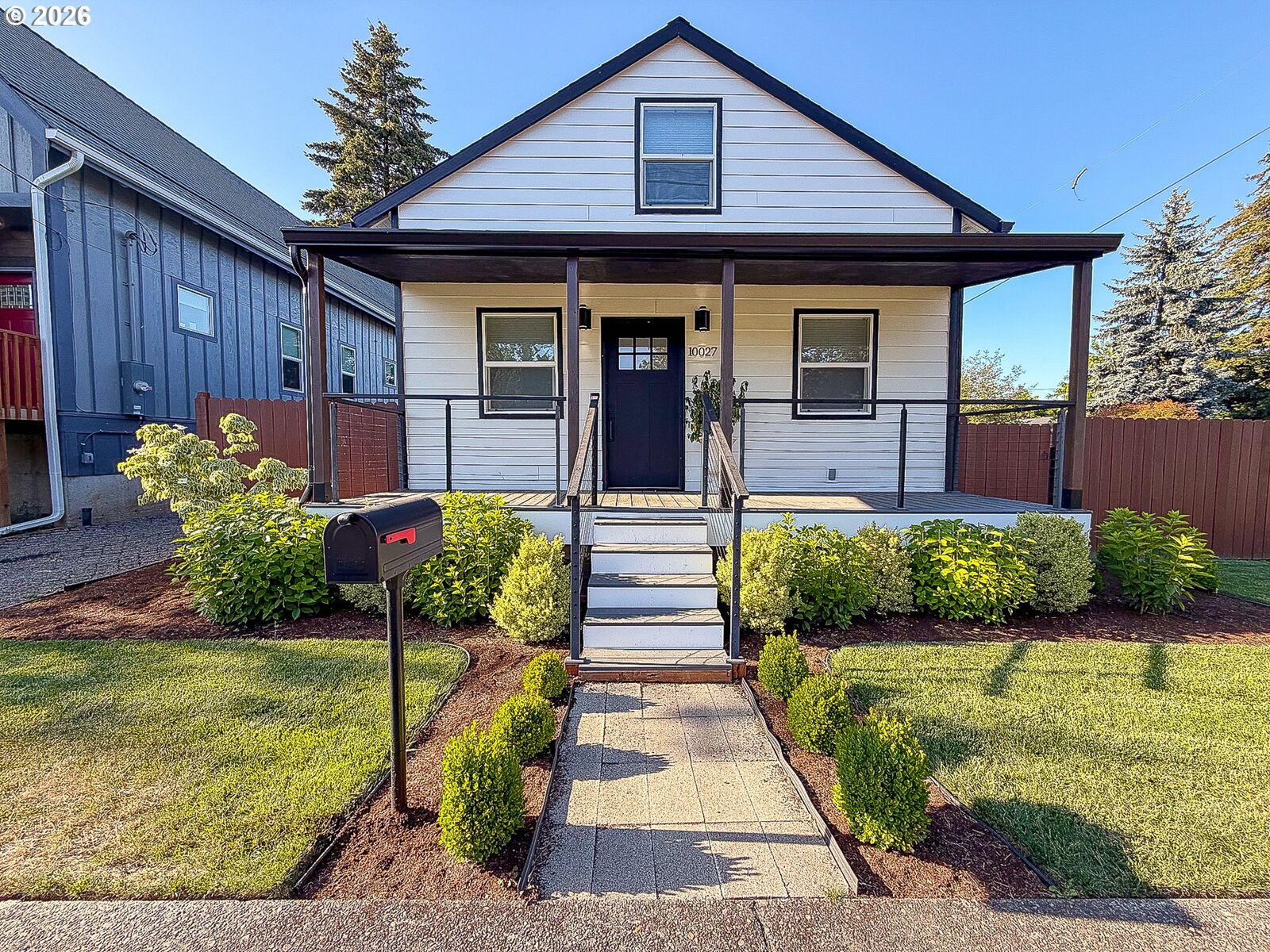Property Photo: 10027 SE Knight St OR 97266