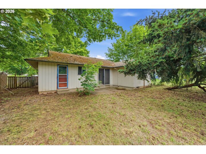 Property Photo:  13137 SE Francis St  OR 97236 
