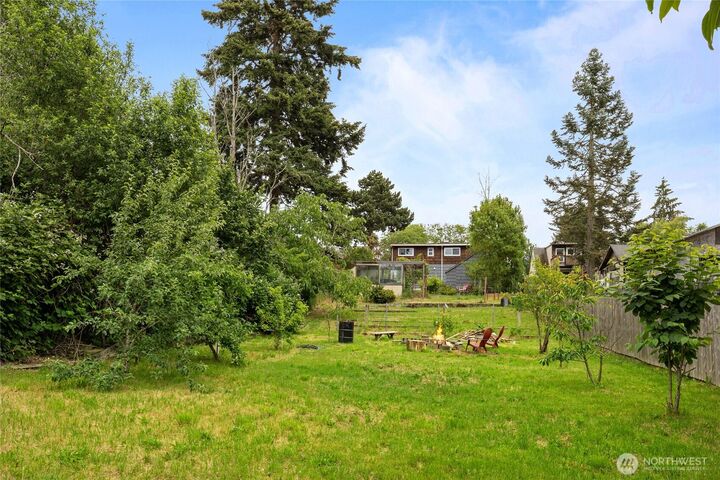 Property Photo: 12419 16th Avenue S WA 98168