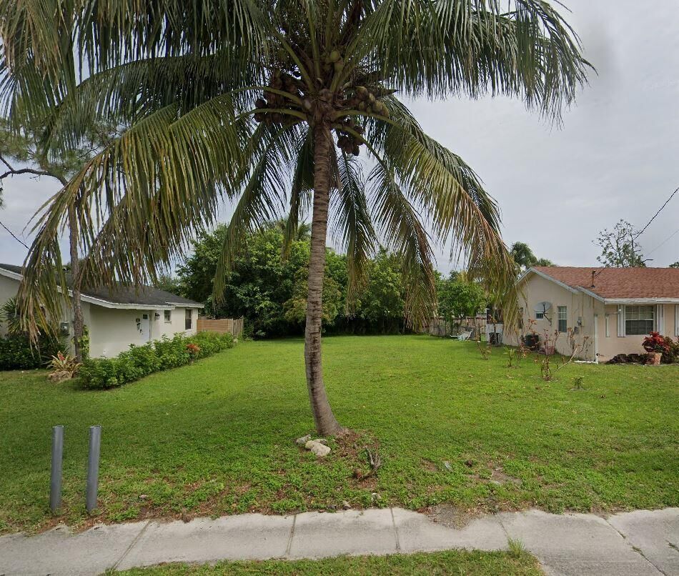 Property Photo:  7325 Lantana Road  FL 33467 