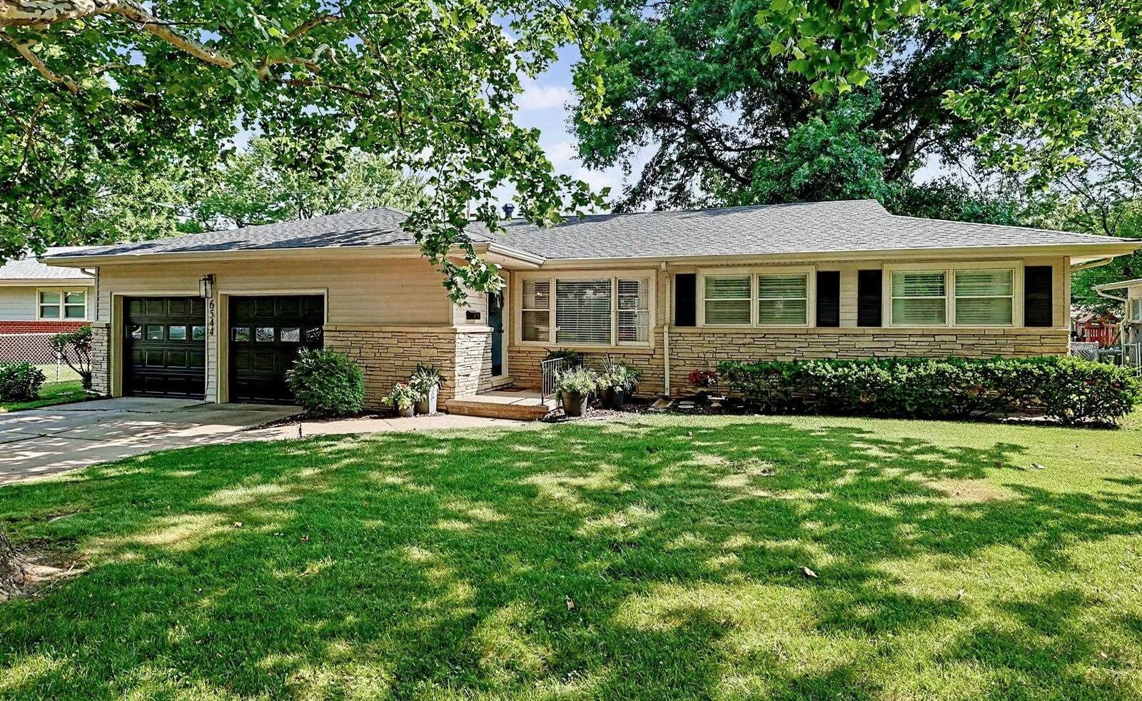 Property Photo:  6544 E Oneida  KS 67206 