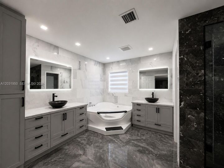 Property Photo:  830 Hawthorn Ter  FL 33327 