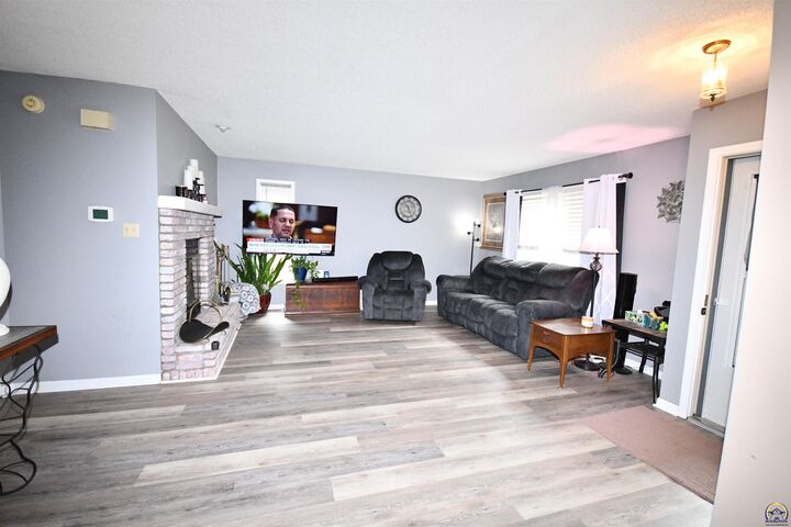 Property Photo: 3610 SW Eveningside Dr KS 66614