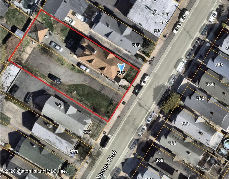 Property Photo:  365 Victory Boulevard  NY 10301 