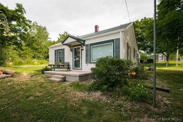 Property Photo: 5462 Quarry Road IN 47150