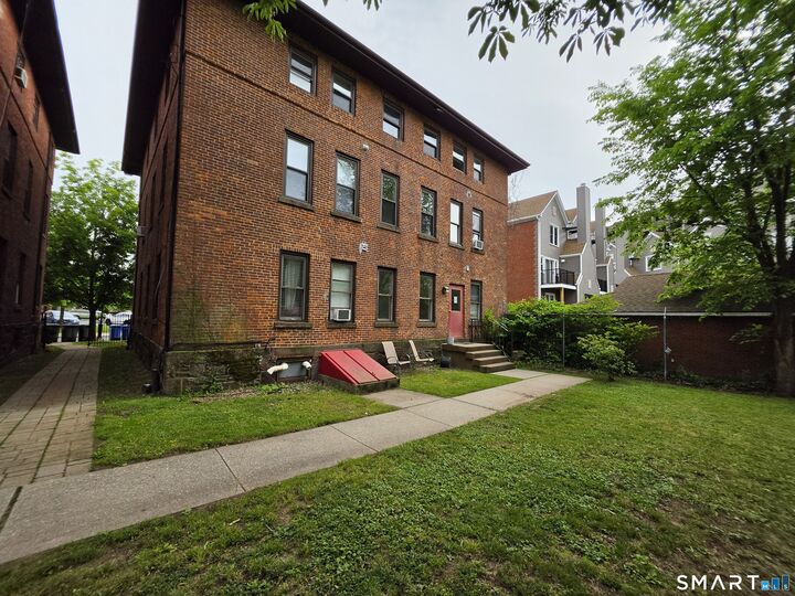 Property Photo:  68-70 Morris Street 201  CT 06114 