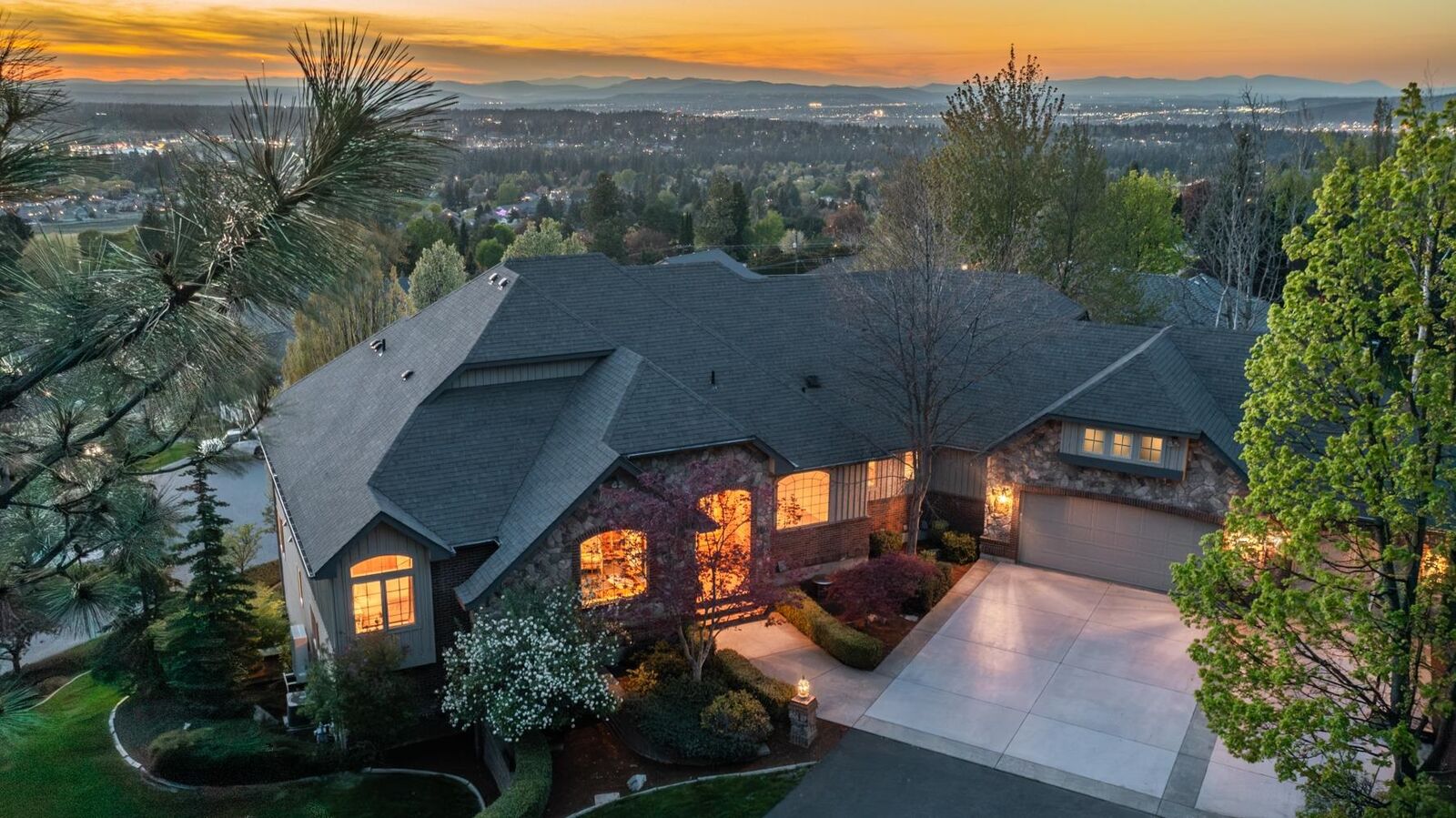 Property Photo: 5721 S Glendora Dr WA 99223
