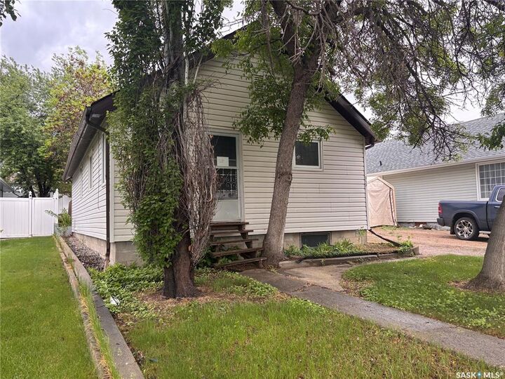 212 3rd Avenue E — photo 1