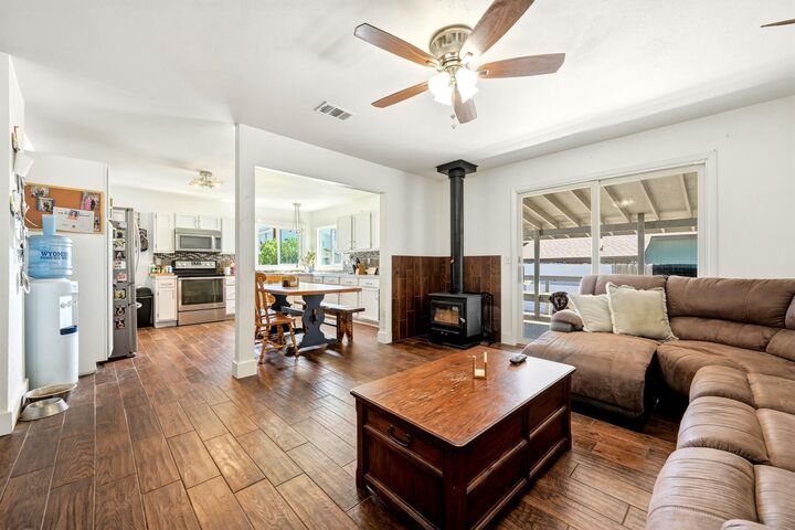 Property Photo: 2830 2nd Avenue WY 82834