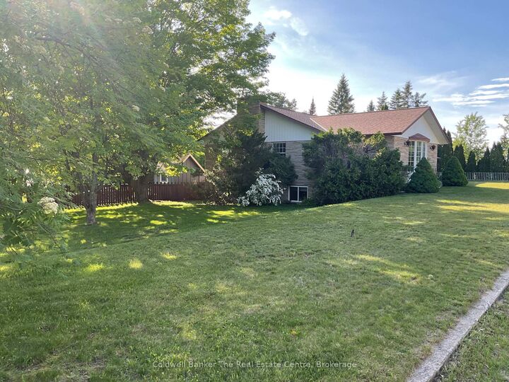 Property Photo: 815 Muskoka Road N ON P1P 1C2