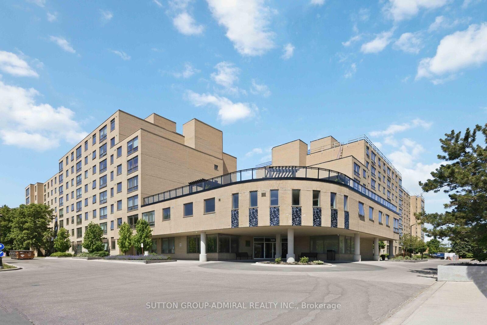 Property Photo: 326 Major Mackenzie Drive 220 ON L4C 8T4