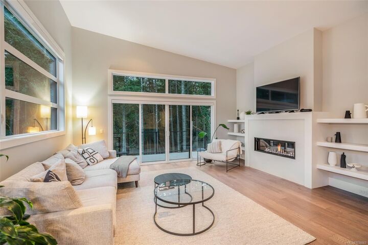 Property Photo: 266 Crestline Terr BC V9T 0H1