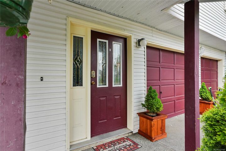 Property Photo: 877 Admirals Rd BC V9A 2P1