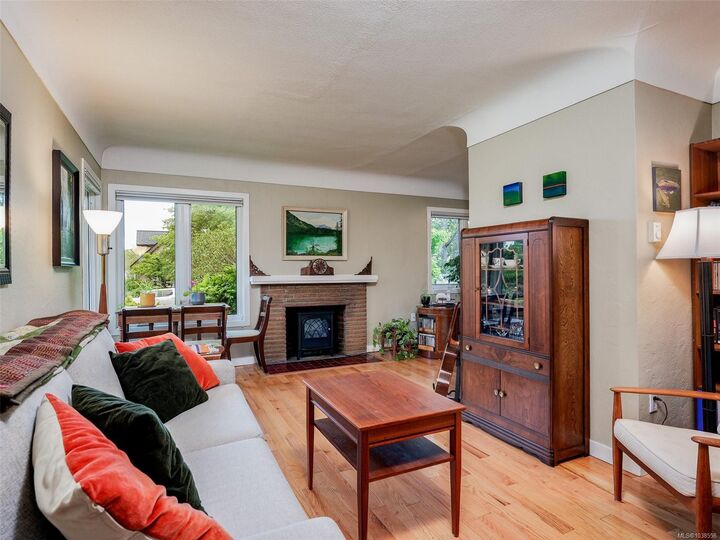 Property Photo:  