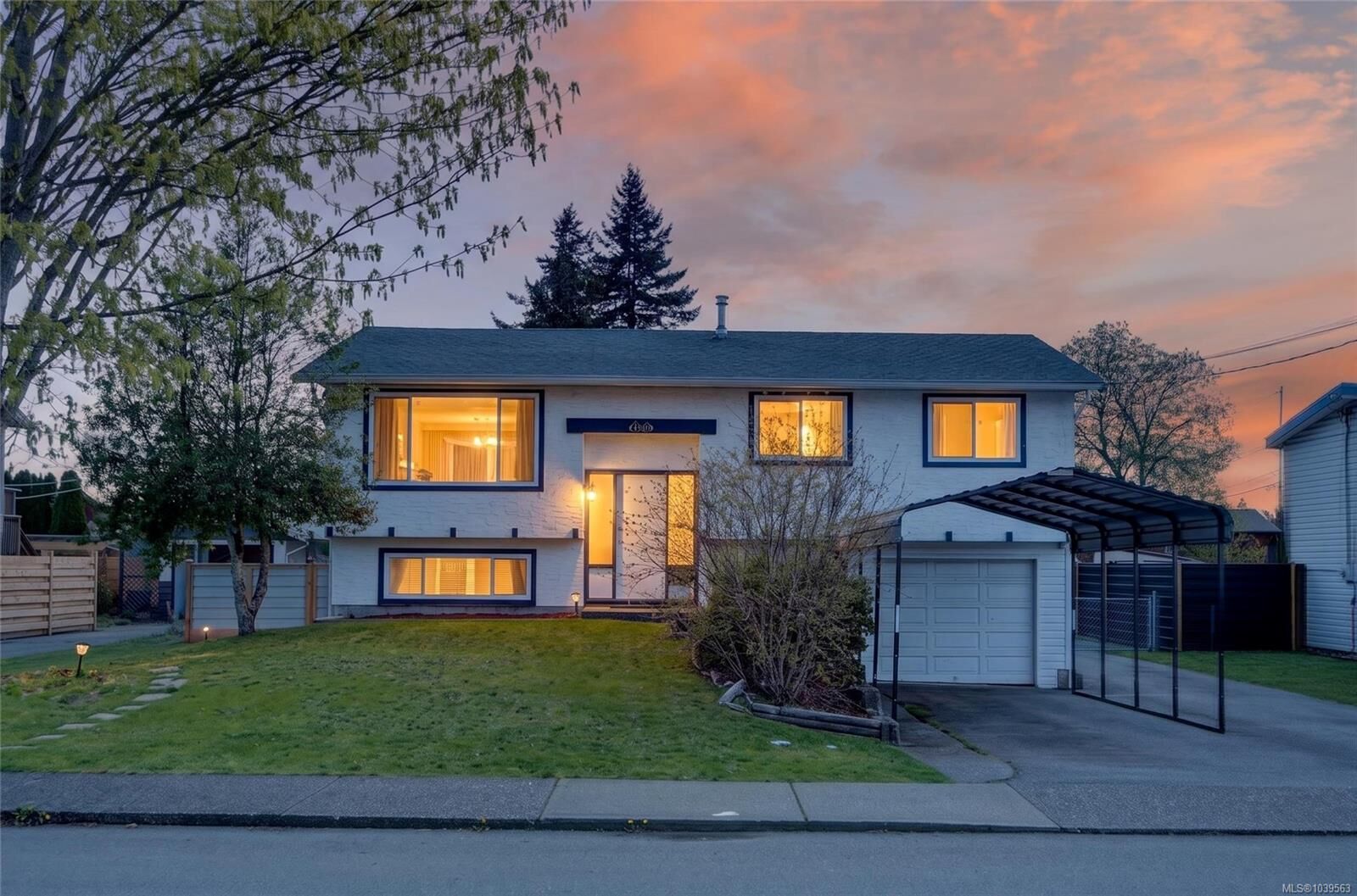 Property Photo:  1130 21st St  BC V9N 2B8 