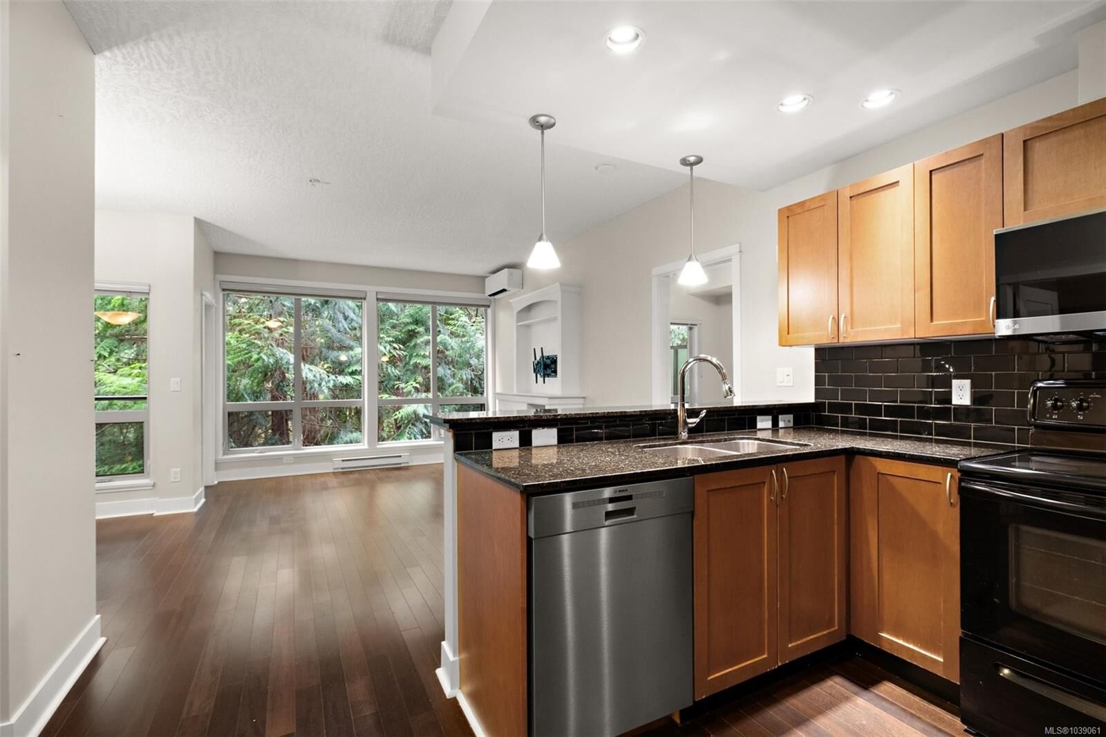 Photo de la propriété:  631 Brookside Rd #205  ON L1L 1L1 