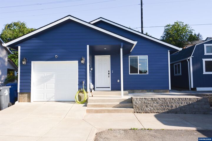 Property Photo: 928 Trust Ln SE OR 97306