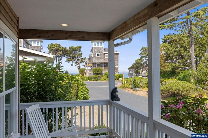 Property Photo:  350 Bella Beach Dr  OR 97341 
