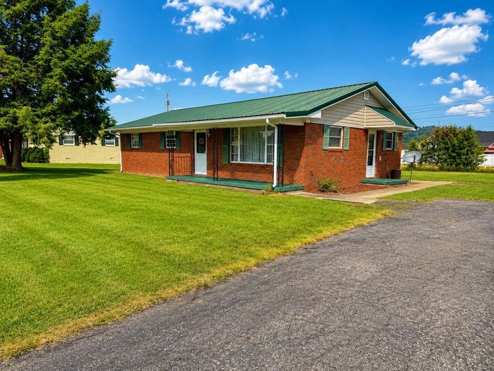 Property Photo:  811 Webster Street  KY 41143 