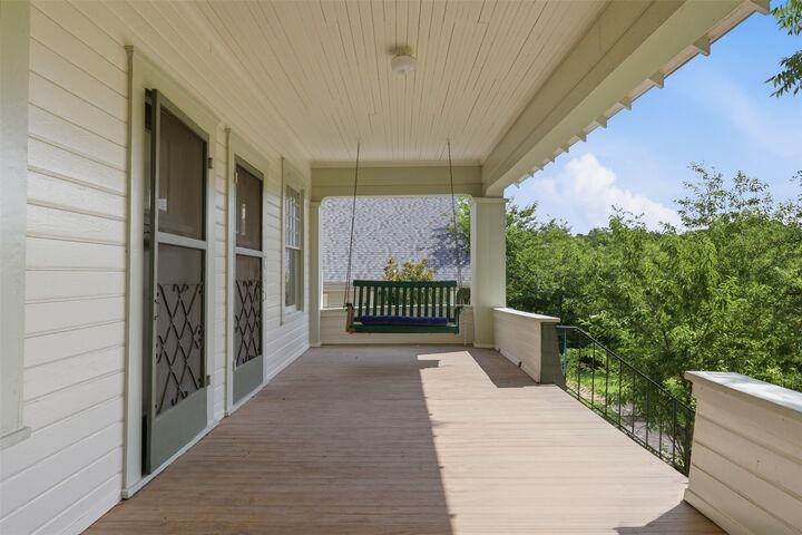 Property Photo: 608 Harthan Street TX 78703