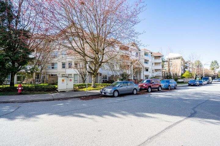 8139 121A Street 406 — photo 1