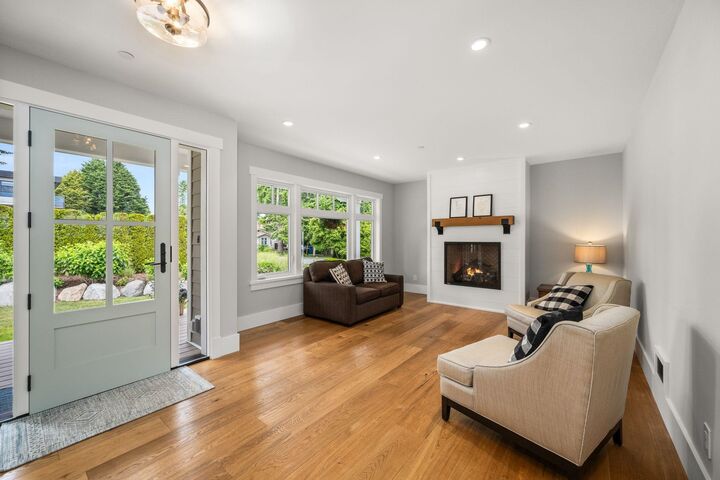 Property Photo: 15682 Thrift Avenue BC V4B 2M4