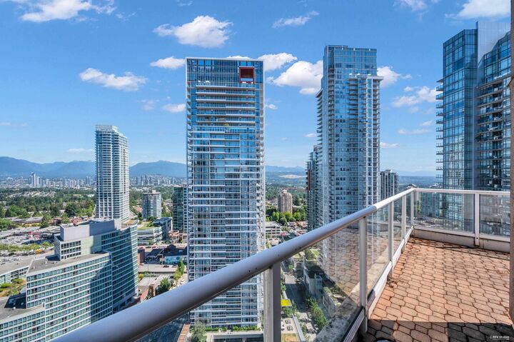 Property Photo: 6220 McKay Avenue 2804 BC V5H 4M8