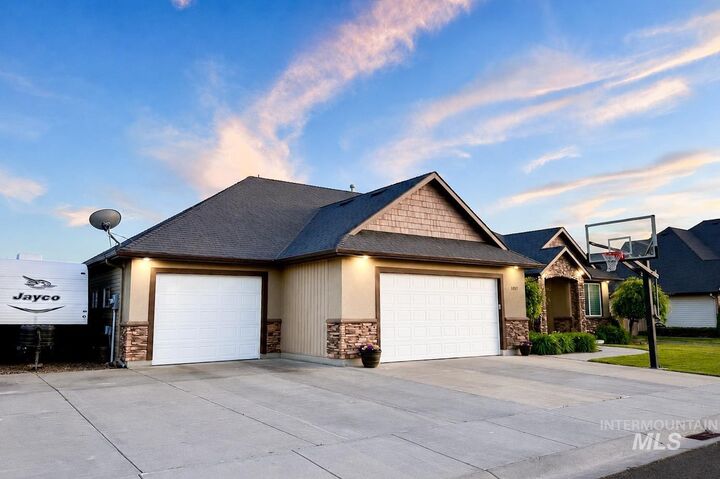 Property Photo:  1057 Oakwood Ave.  ID 83318 