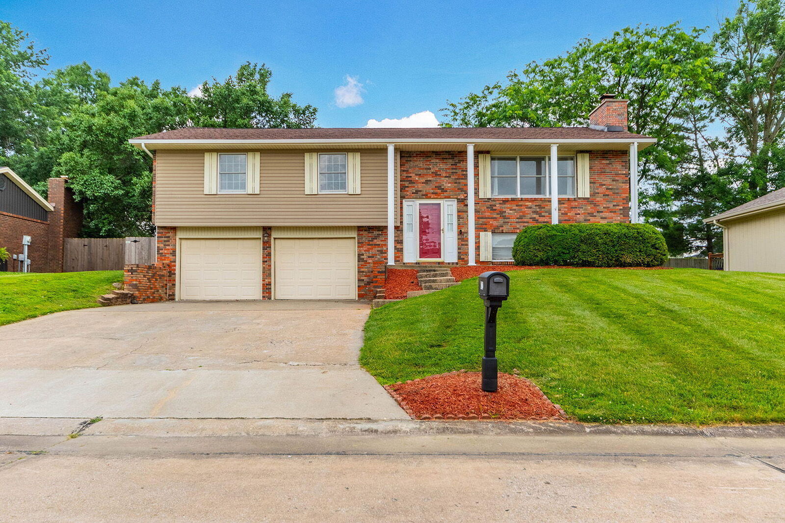 Property Photo: 1722 Beacon St MO 65265
