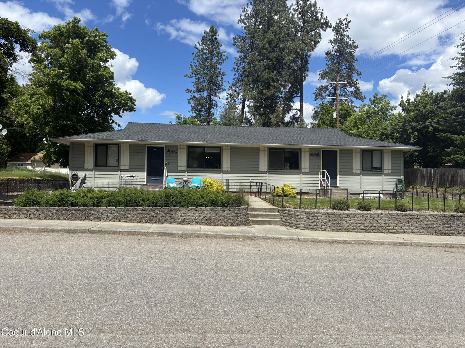 Property Photo: 1637/1639 E Stiner Ave ID 83815