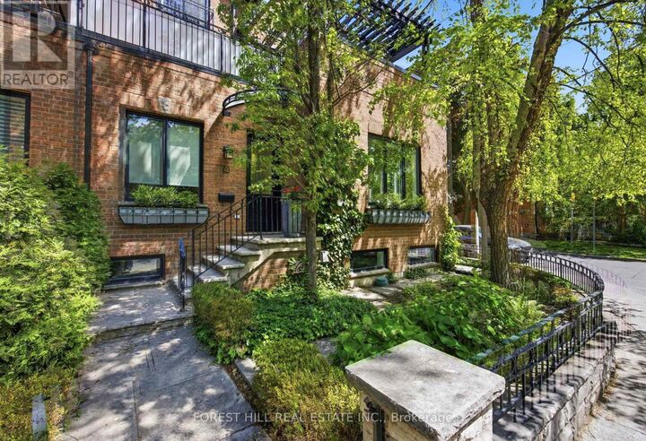 Property Photo:  52 Shaftesbury Avenue  ON M4T 1A2 