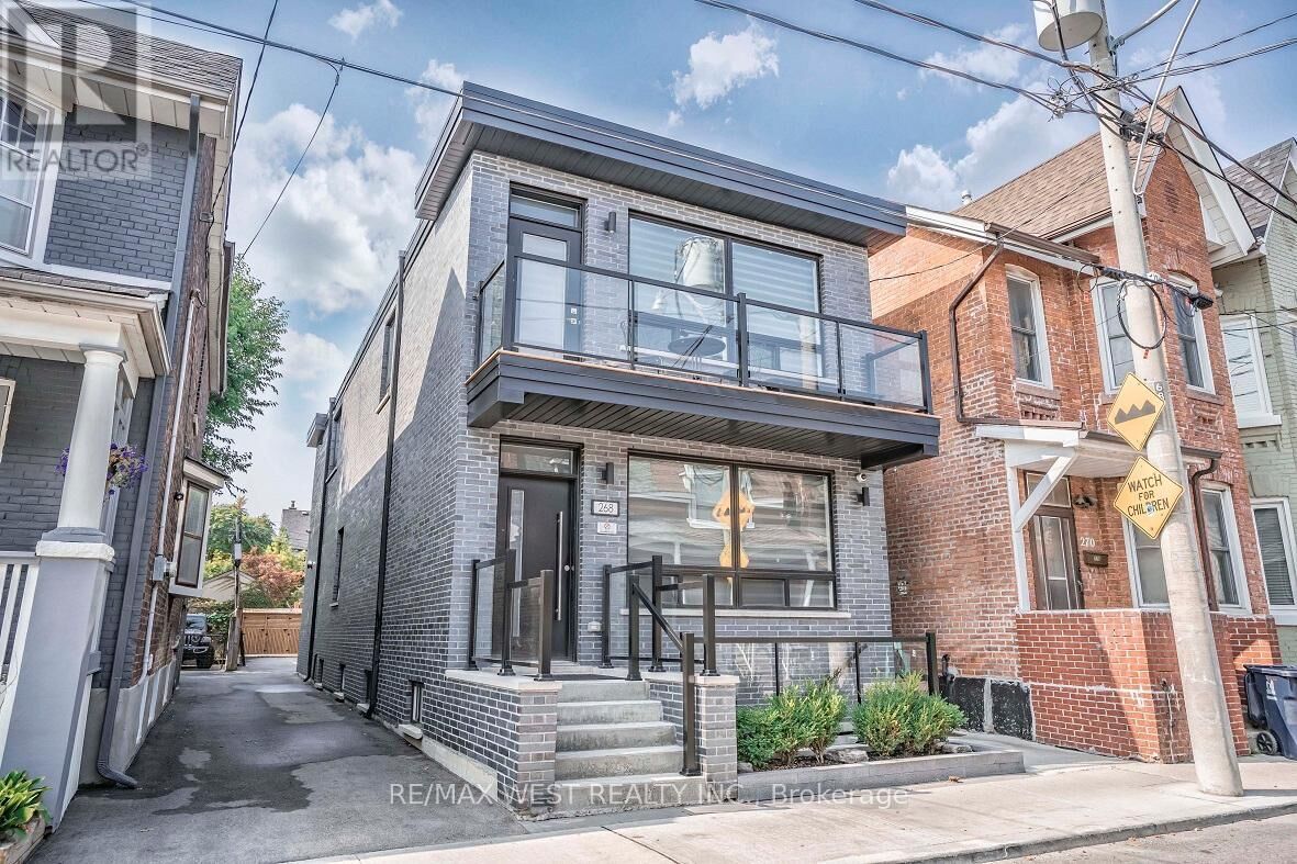 Property Photo:  268 Sterling Road Lower  ON M6R 2B9 