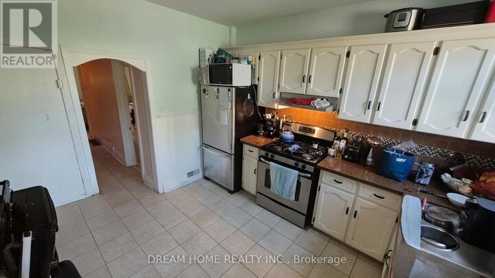 Property Photo:  364 Harbord Street  ON M6G 1H7 