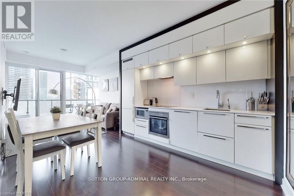 Property Photo:  15 Grenville Street 3706  ON M4Y 0B9 