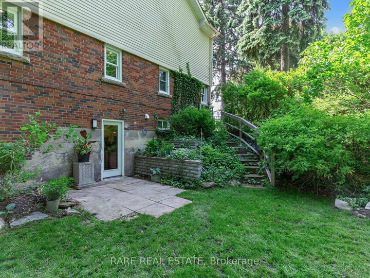 Photo de la propriété:  2 Leander Court Lower  ON M4B 2W1 