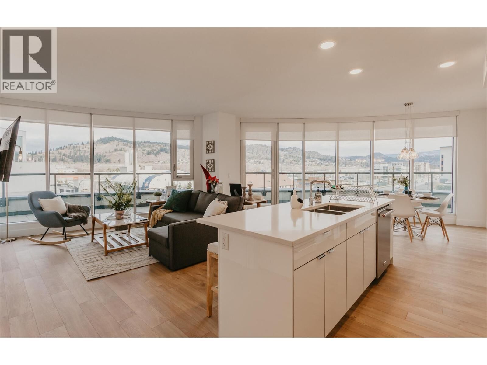 Property Photo: 1232 Ellis Street 405 BC V1Y 1Z4