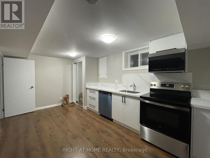 Property Photo:  1311 Davenport Road B  ON M6H 2H3 