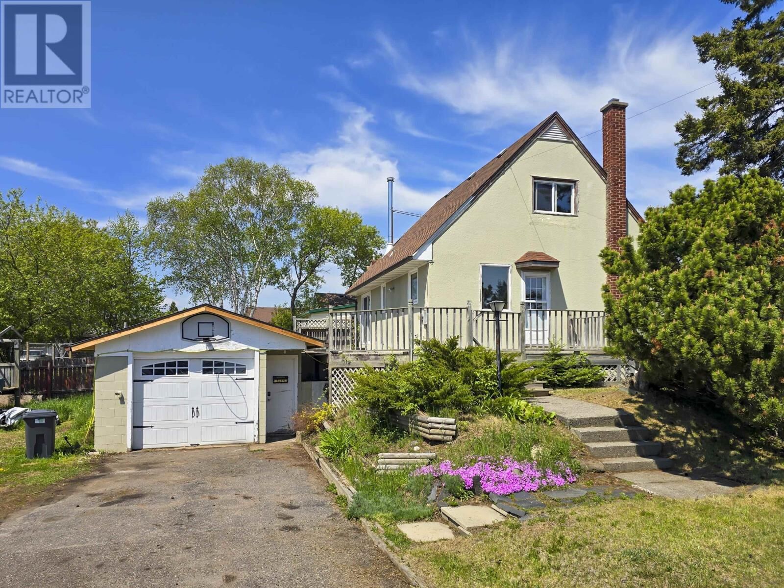 Property Photo: 57 Clayte St ON P7A 6S3