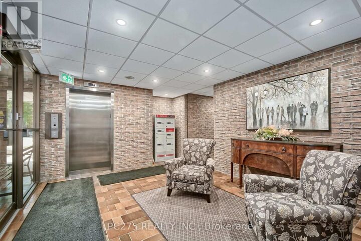 Photo de la propriété: 300 Everglade Crescent 216 ON N6H 4P8