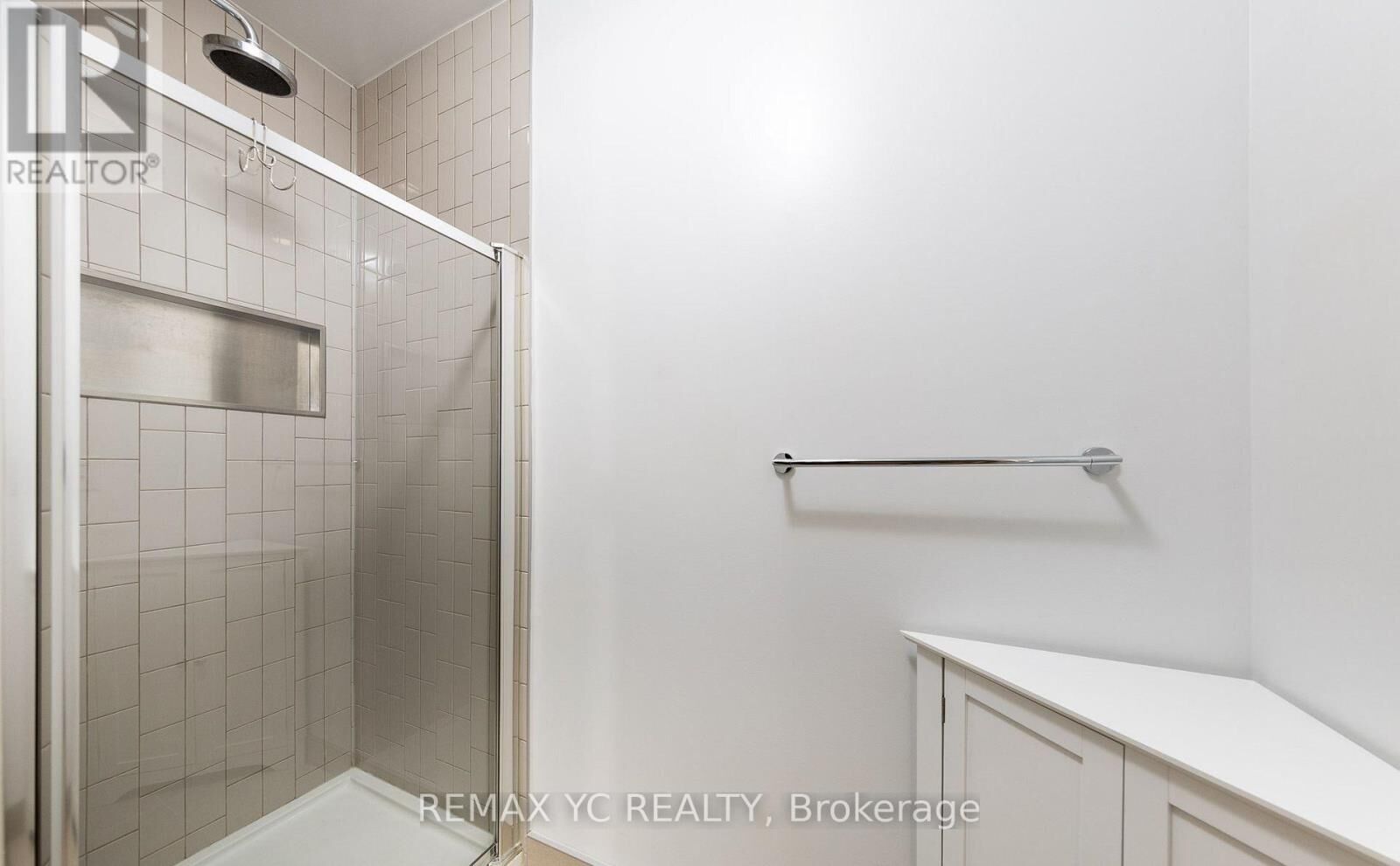 Property Photo:  130 River Street 1901  ON M5A 0R8 
