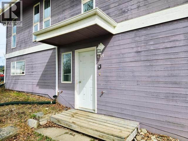 Property Photo:  633 Yates Crescent  YT Y0B 1K0 